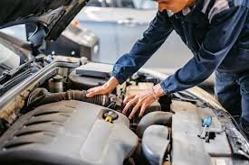 ENGINE WARNING LIGHT IN UK CARS – WHAT IT MEANS AND WHAT YOU SHOULD DO NEXT